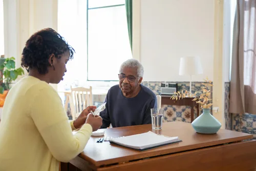 sesiones para adultos mayores o centros de salud